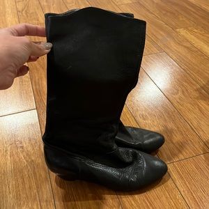 Slouchy leather boots